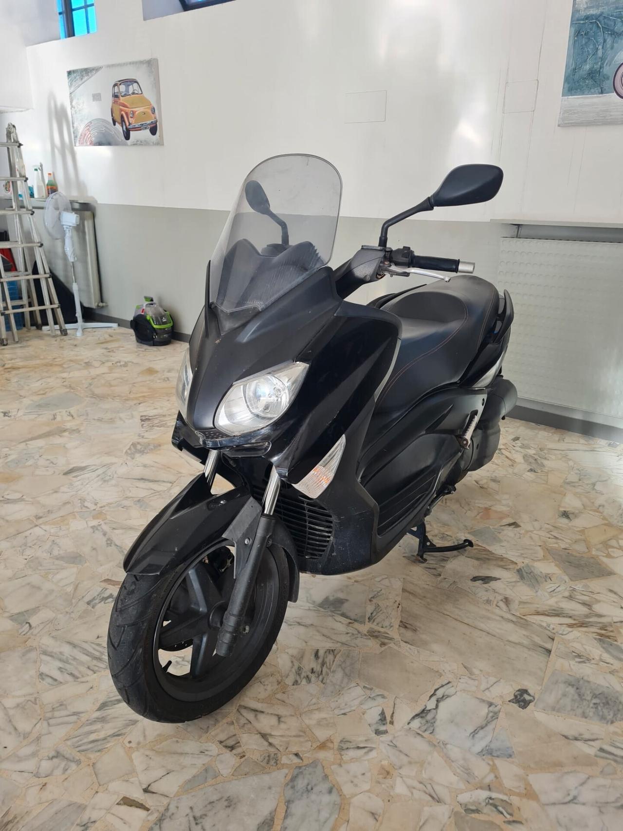 Yamaha X-Max 125 XMAX