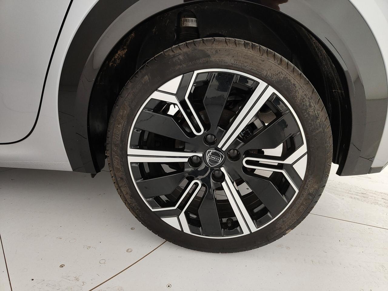 Lancia Ypsilon Hybrid e-DCT LX