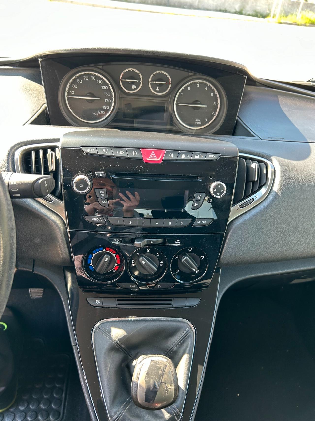 Lancia Ypsilon 1.2 69 CV GPL Ecochic Gold GPL VALIDO 2033