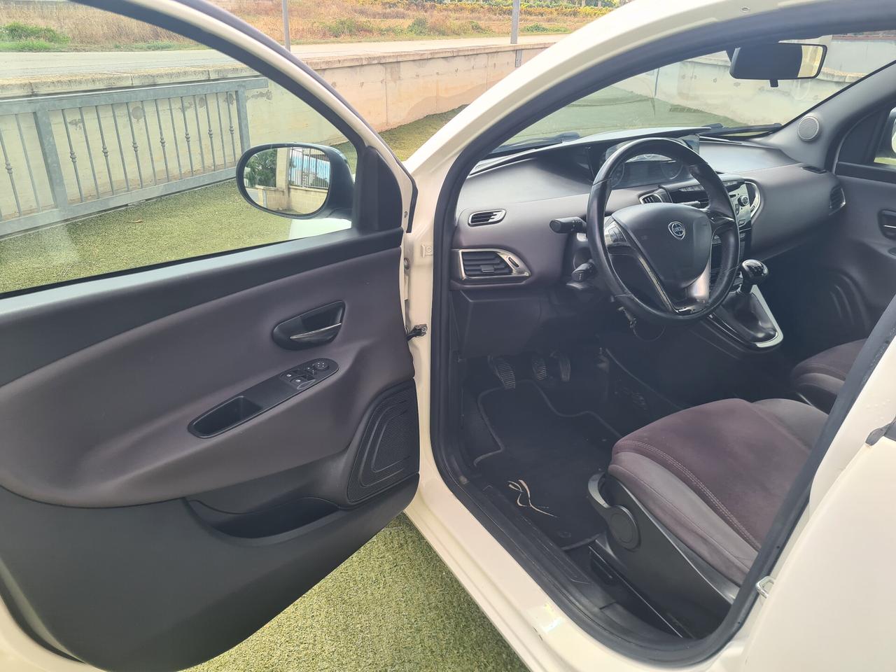 Lancia Ypsilon 1.3 MJT 16V 95 CV Gold 2012 NEOPATENTATI