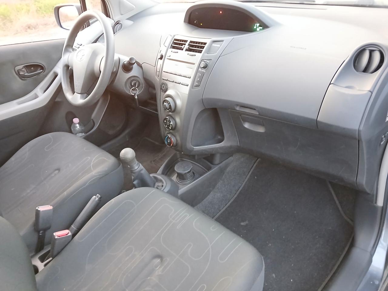 Toyota Yaris 1.0 5 porte