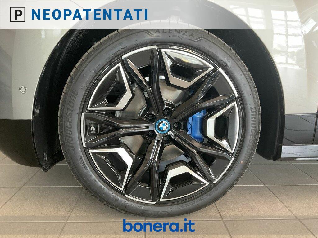 BMW iX 40 pacchetto sportivo xDrive