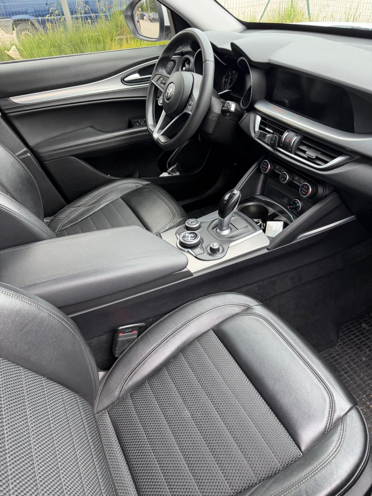 Alfa Romeo Stelvio 2.2 Turbodiesel 160 CV AT8 RWD Sport-Tech