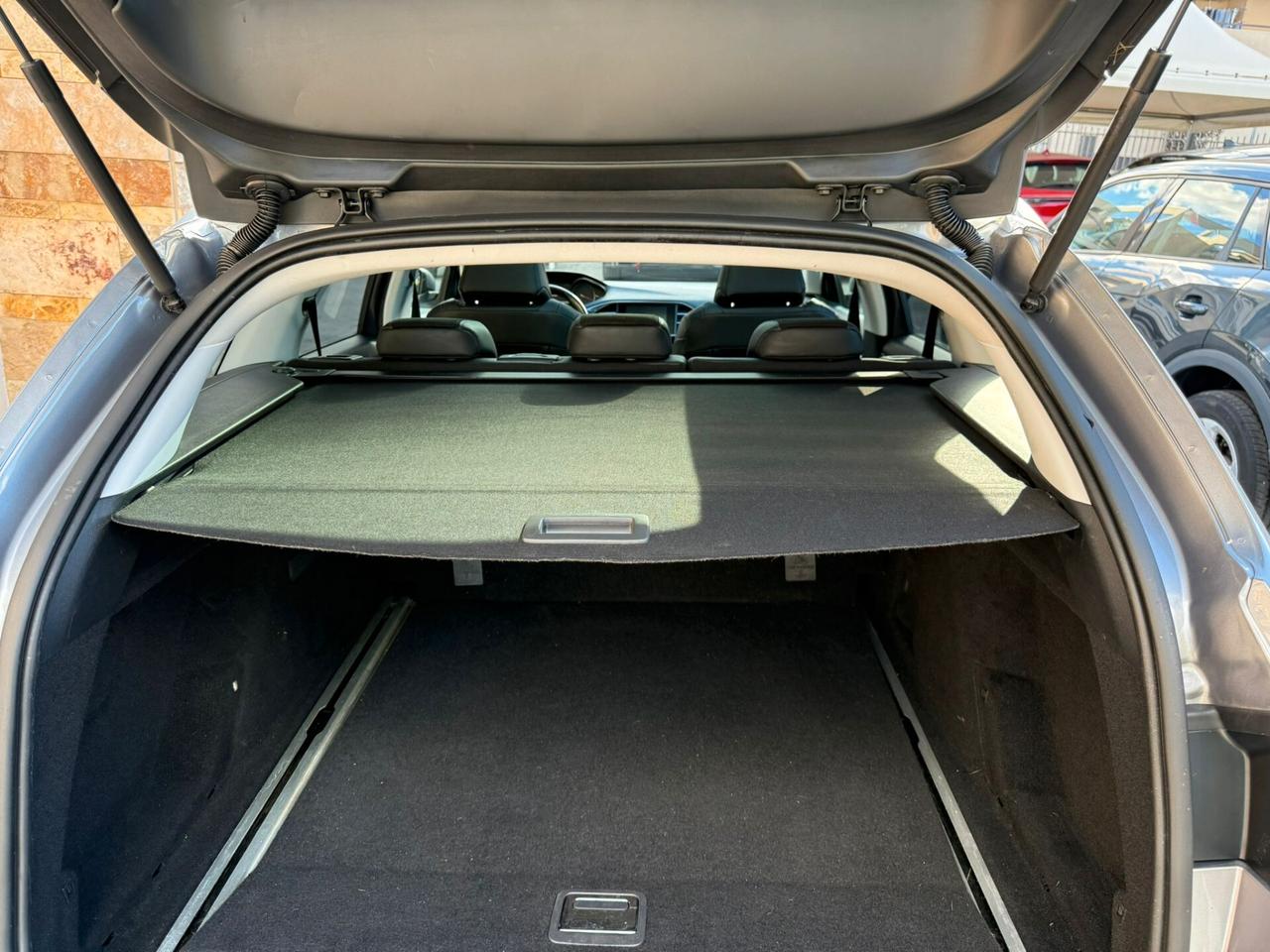 Peugeot 308 BlueHDi 150 S&S SW Allure