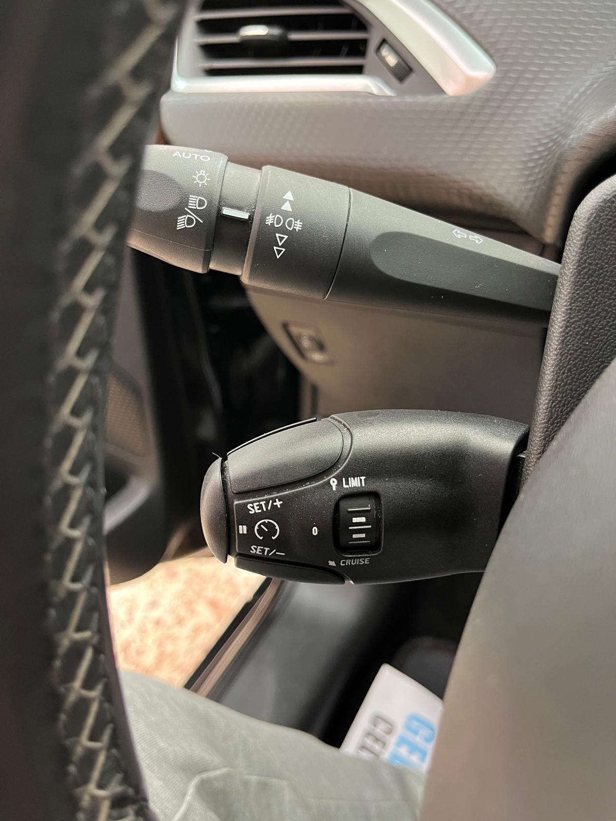 Peugeot 2008 BlueHDi 100 S&S Allure