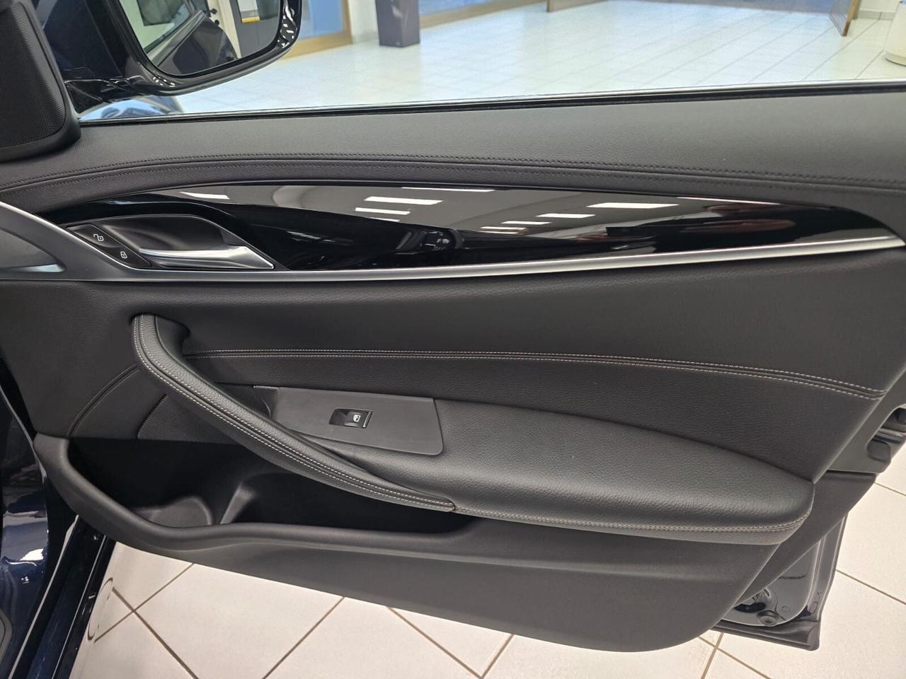 Bmw 530d xDrive Luxury 265cv con 11.000km PARI A NUOVO!!