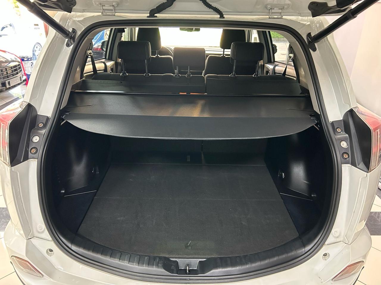 Toyota RAV 4 RAV4 2.0 D-4D 2WD Business