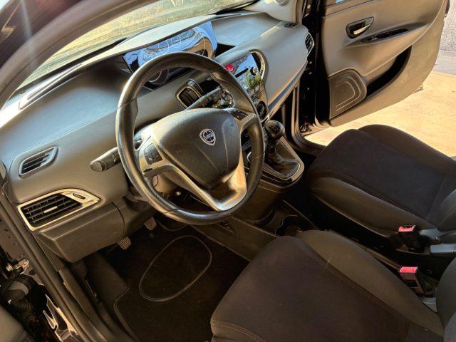 LANCIA Ypsilon 1.2 69 CV 5 porte Silver OK NEOPATENTATI