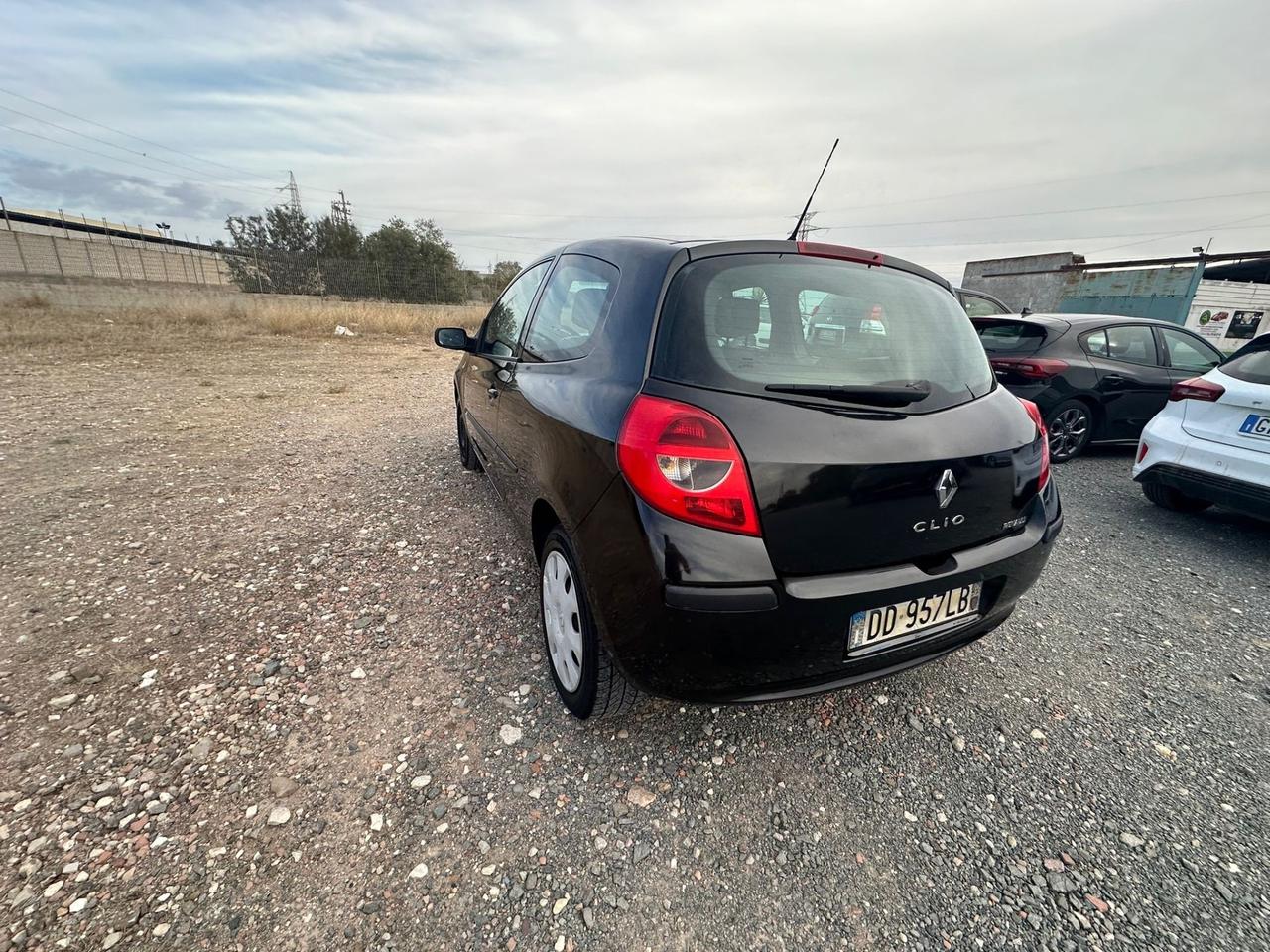 Renault Clio 1.5 Diesel- NEOPATENTATI