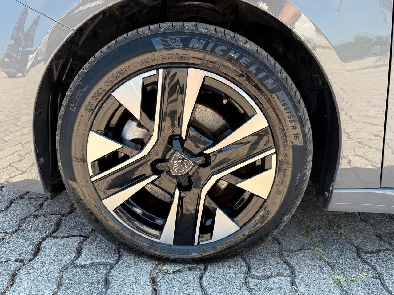 Peugeot 208 PureTech 100 Stop&Start 5 porte Allure