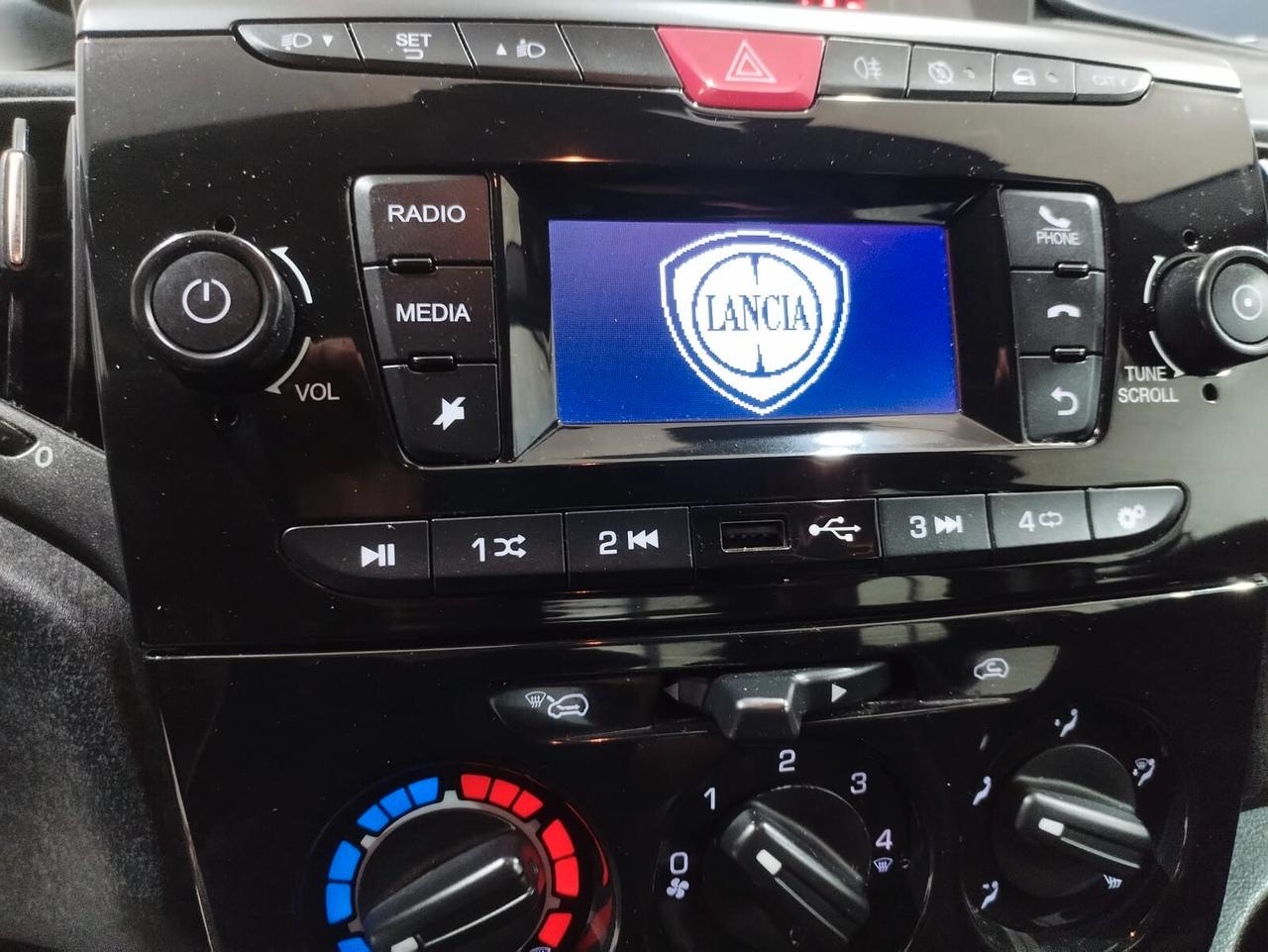 Lancia Ypsilon 1.0 FireFly 5 porte S&S Hybrid Ecochic Silver