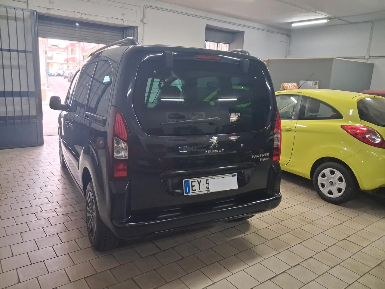 Peugeot Partner 5 posti 1.6 HDi Autocarro 2015