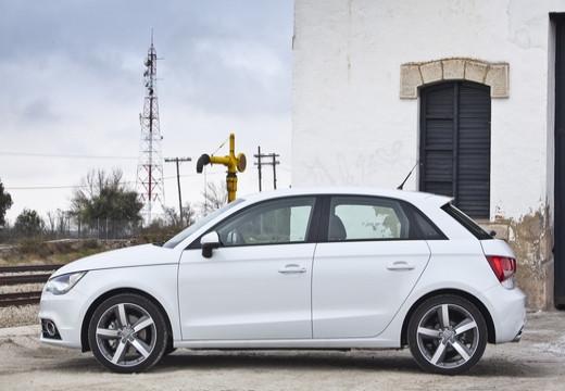 AUDI A1 I 2010 Sportback - A1 Sportback 1.6 tdi Attraction 90cv