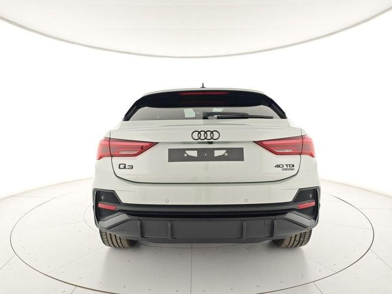 Audi Q3 SPB 40 TDI quattro S tronic Identity Black