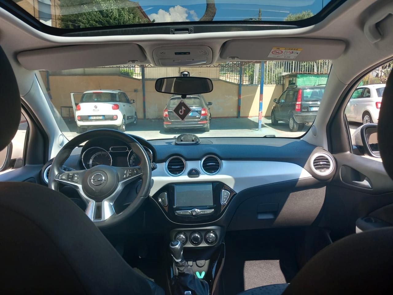 Opel Adam 1.2 70 CV Black Jack
