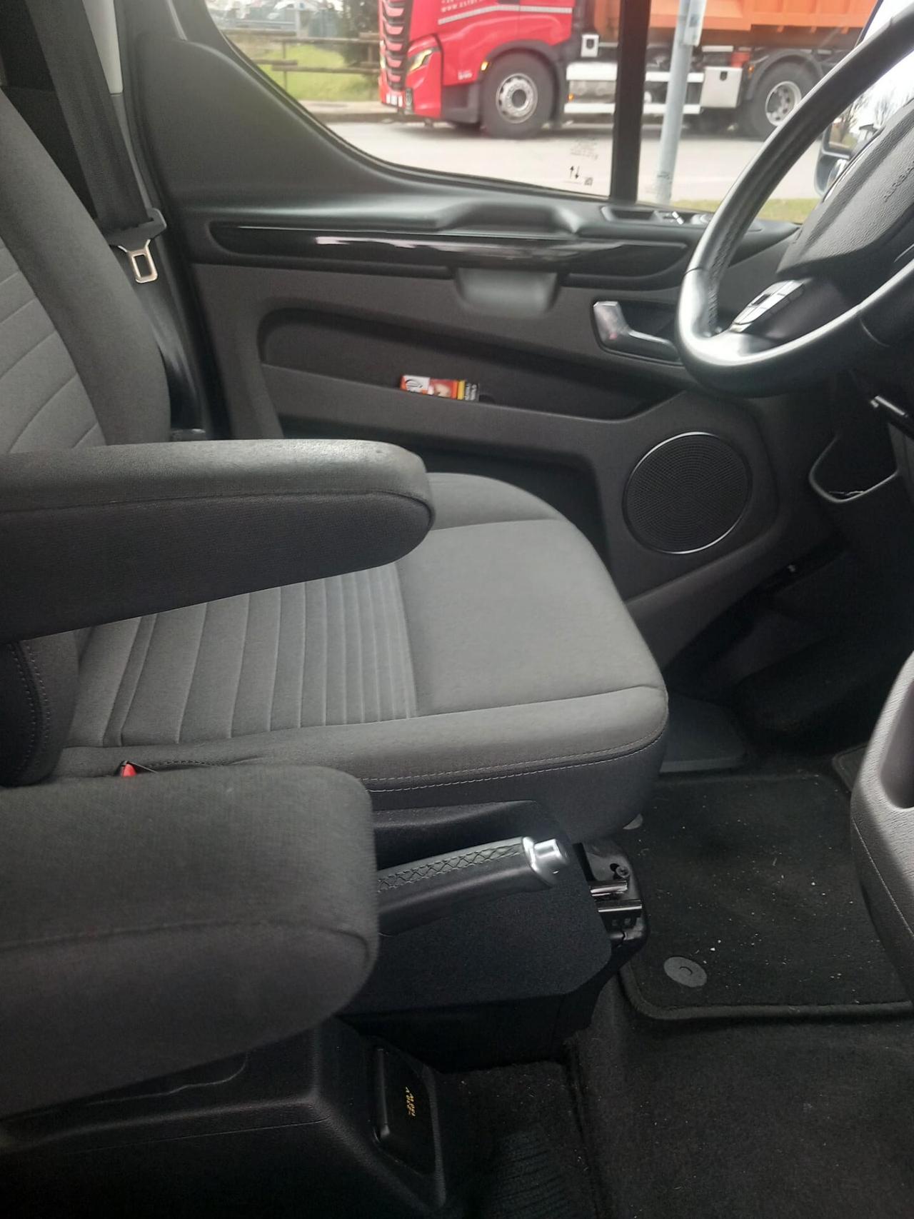 Ford Tourneo Custom 320 2.0 EcoBlue 170CV aut. PC Titanium