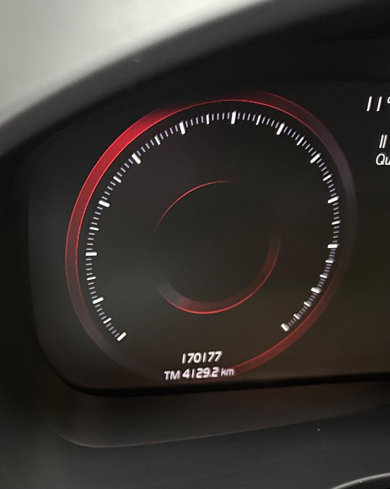 VOLVO XC40 2.0d R-design “AUT/NAV/PELLE/RETR”-2020