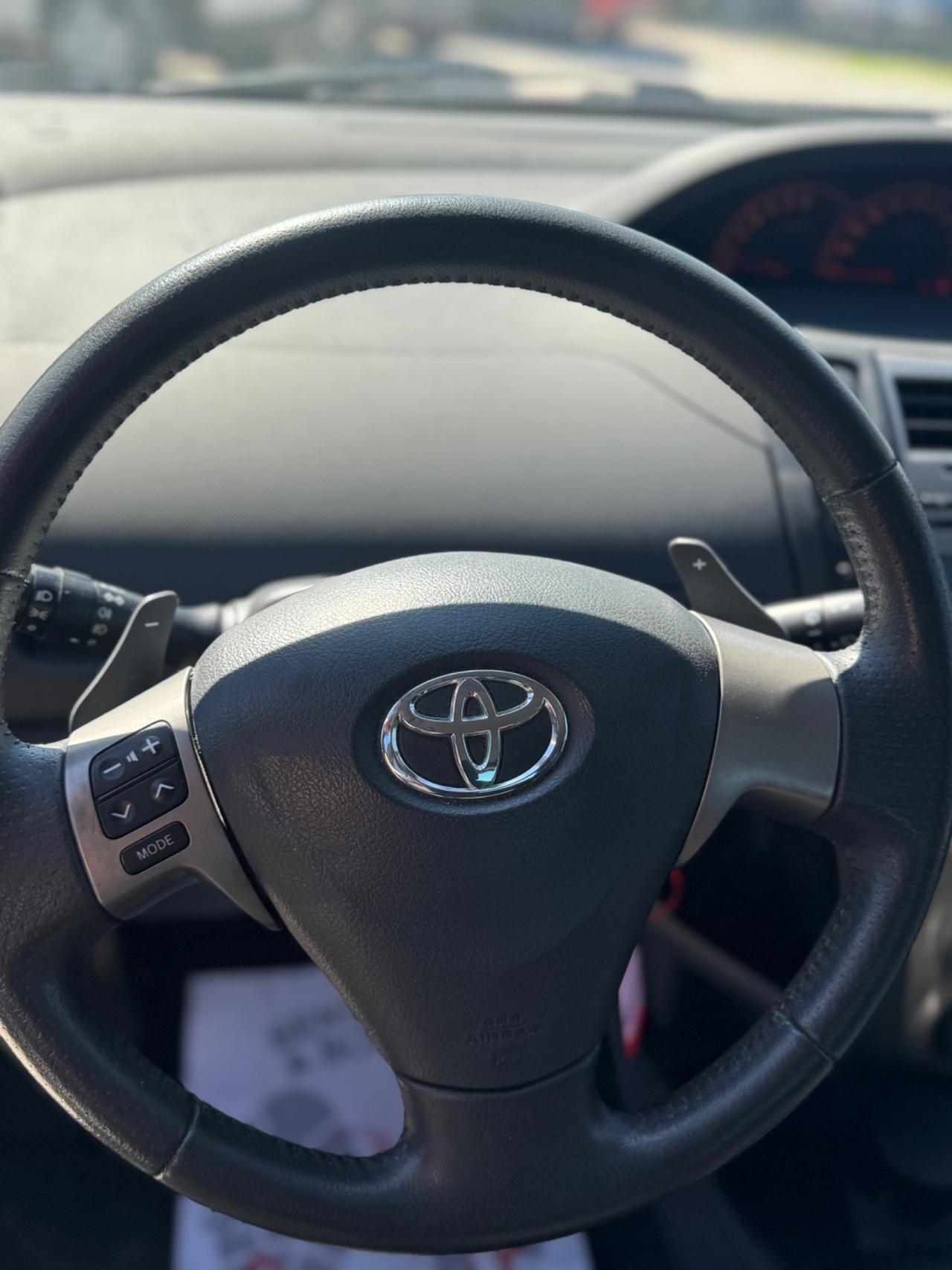 Toyota Yaris 1.0 5 porte Luxury pack automatica