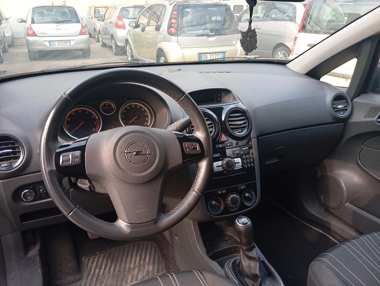 Opel Corsa 1.2 3 porte Club valuto permute