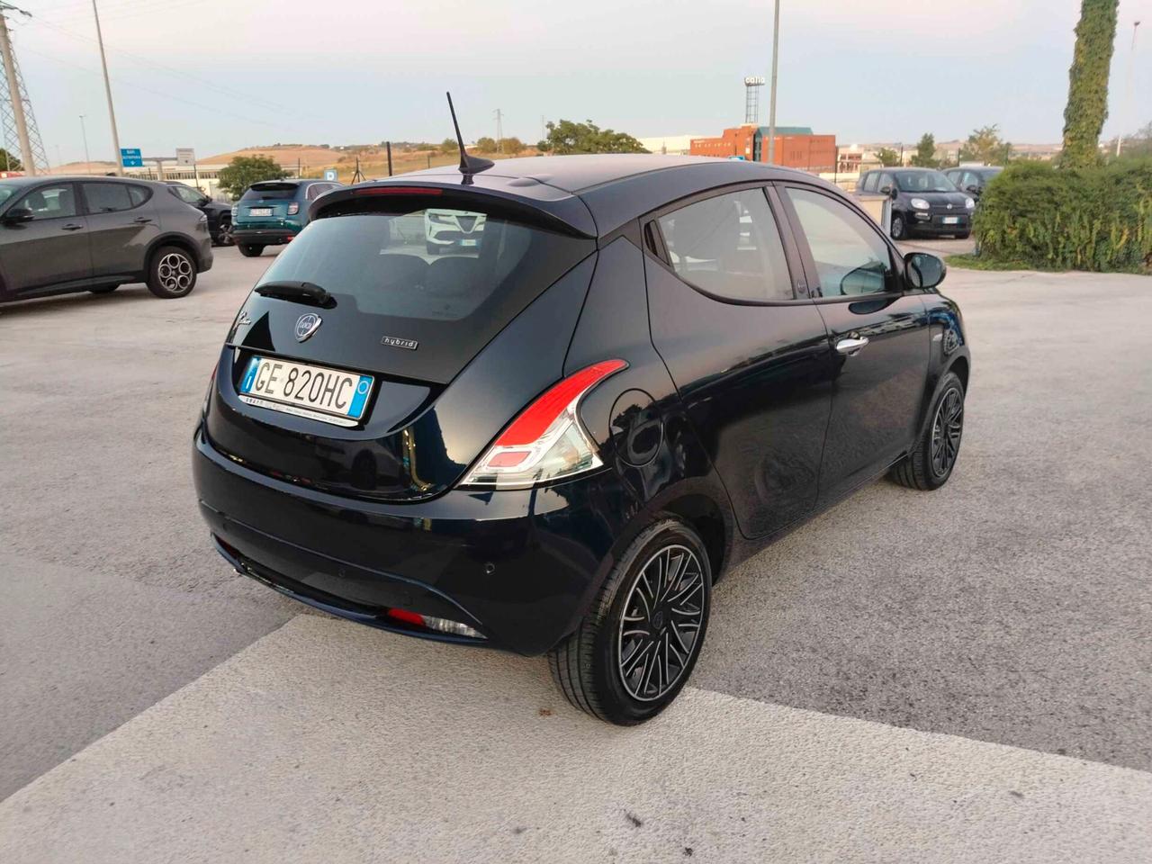 Lancia Ypsilon 1.0 FireFly 5 porte S&S Hybrid Ecochic Gold