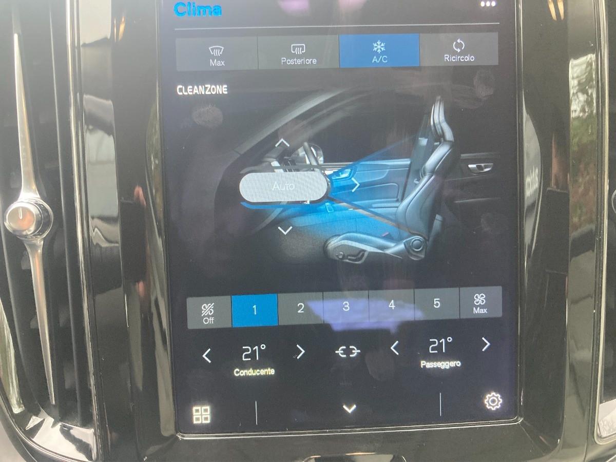 VOLVO XC60 2.0 B4 Momentum Pro auto