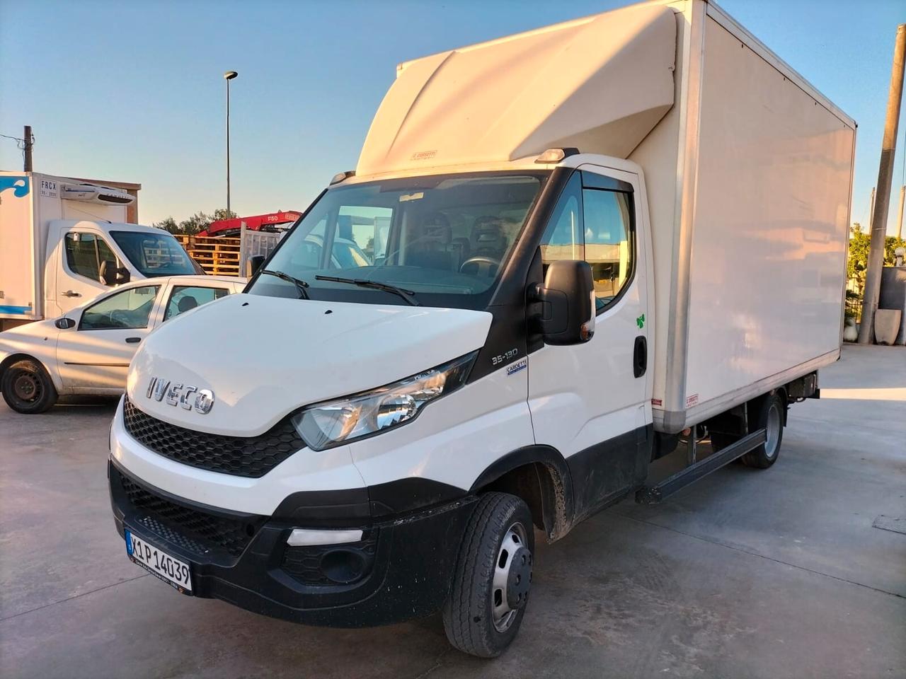 Iveco Daily con sponda caricatrice