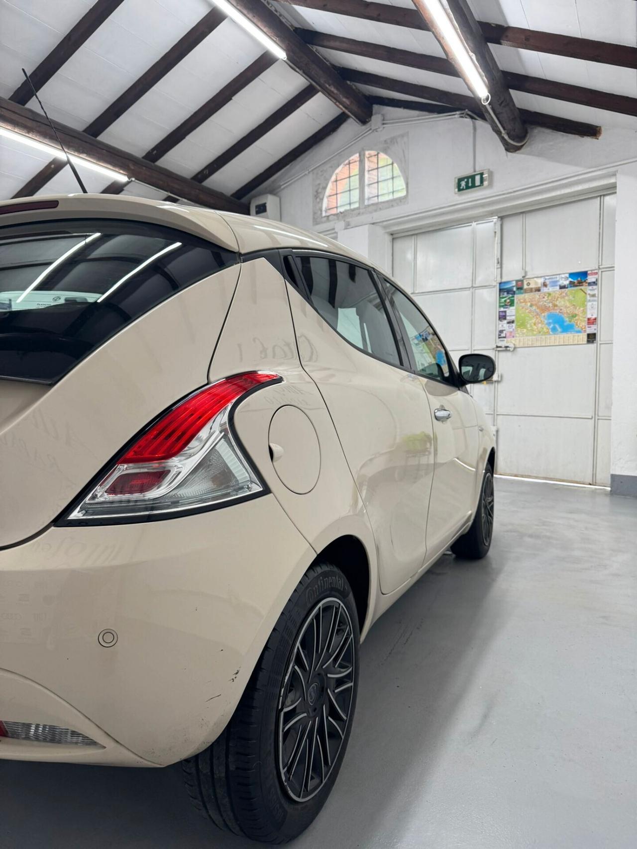 Lancia Ypsilon 1.2 69 CV 5 porte S&S Platinum