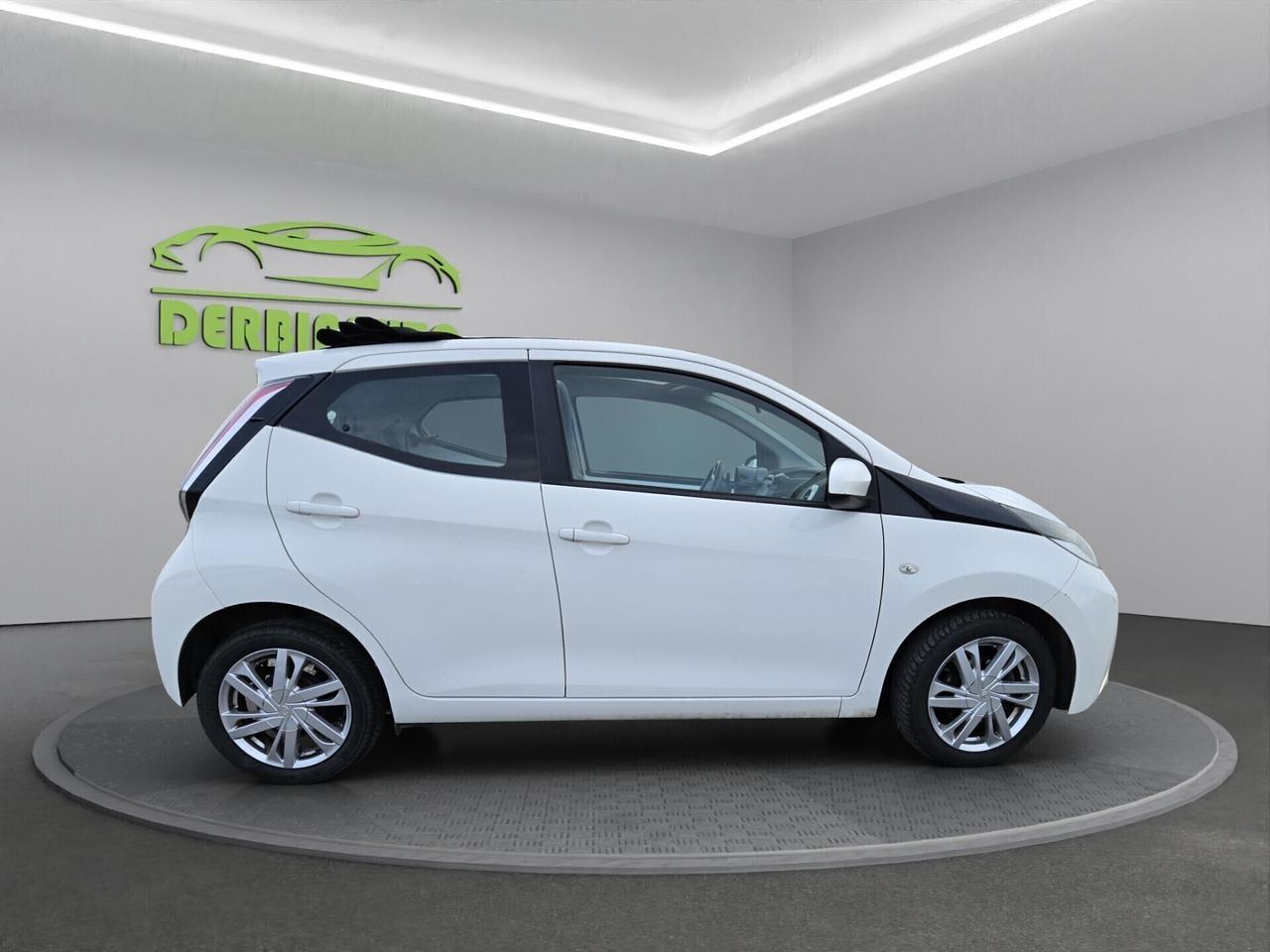 Toyota Aygo 1.0 VVT-i 69 CV 5 porte x-cite CABRIO