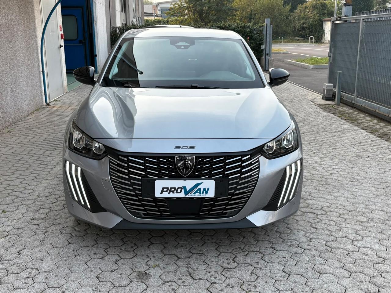 Peugeot 208 Hybrid 100 CV Business