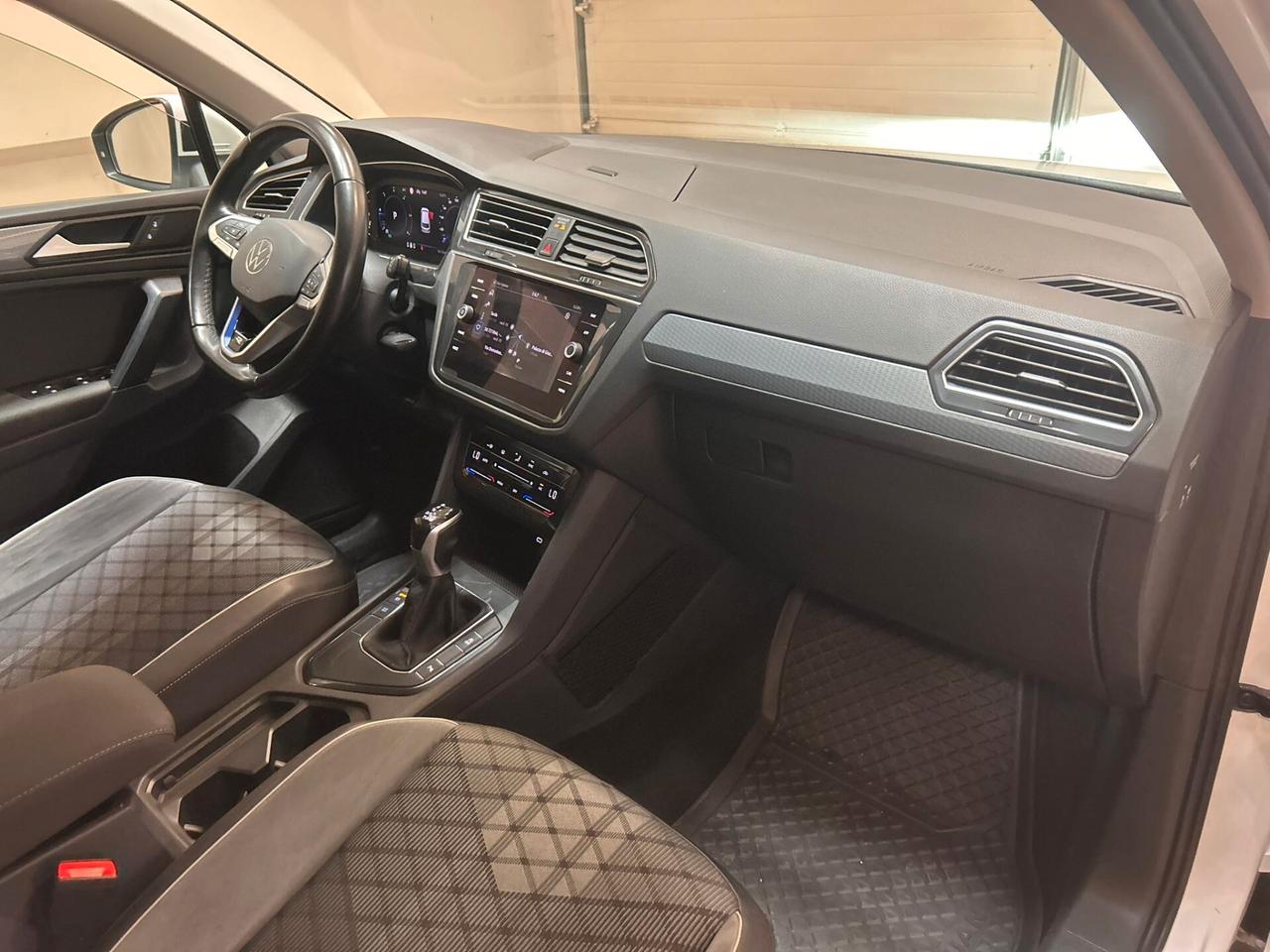 Volkswagen Tiguan 2.0 TDI 150 CV SCR DSG R-Line