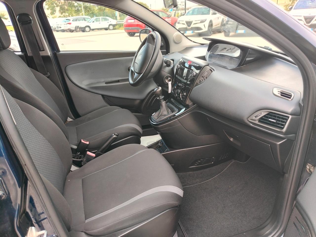 Lancia Ypsilon 1.2 69 CV 5 porte Silver