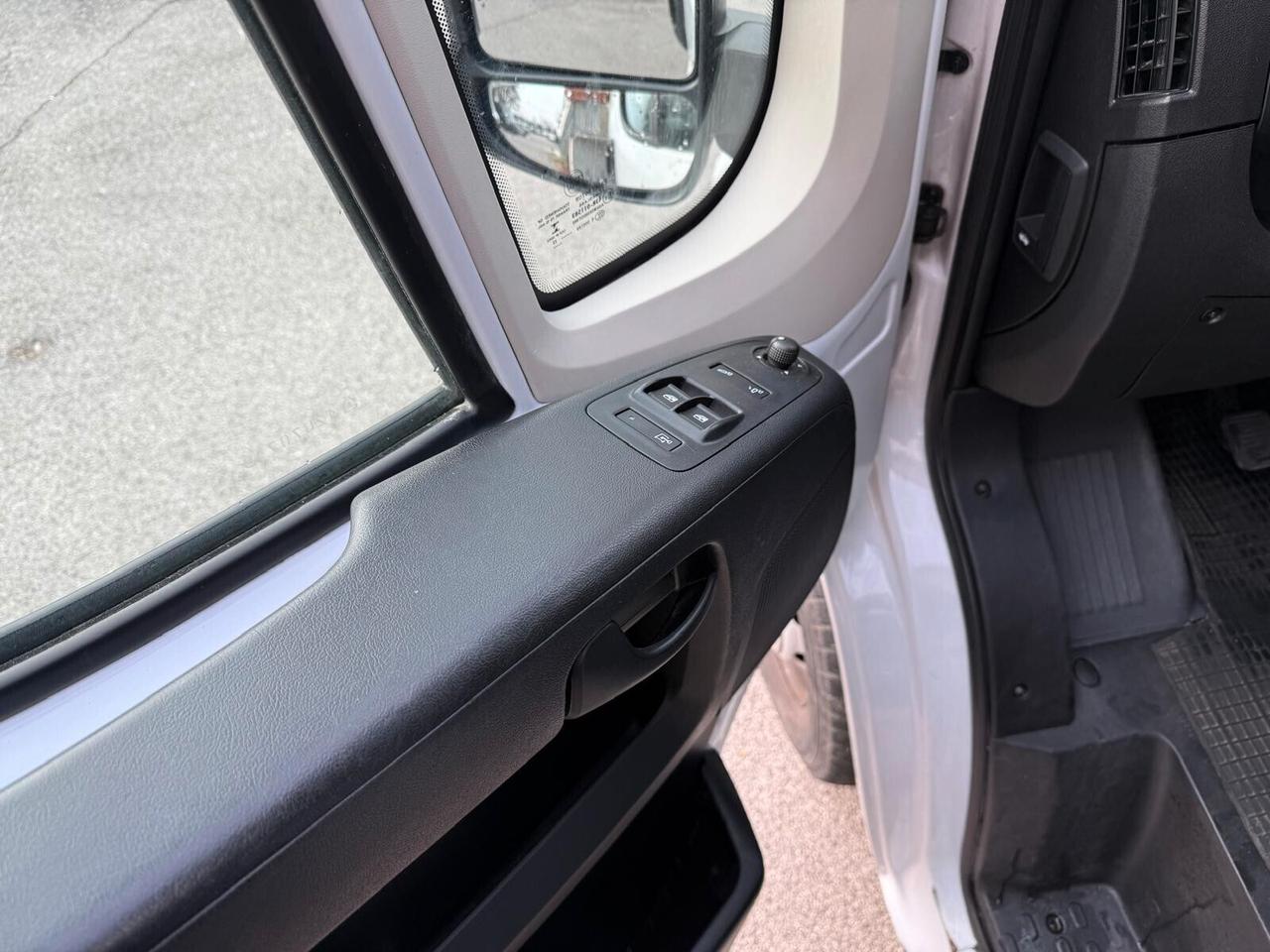 Peugeot Boxer 330 2.2 BlueHDi 140 S&S PC-TN Furgone