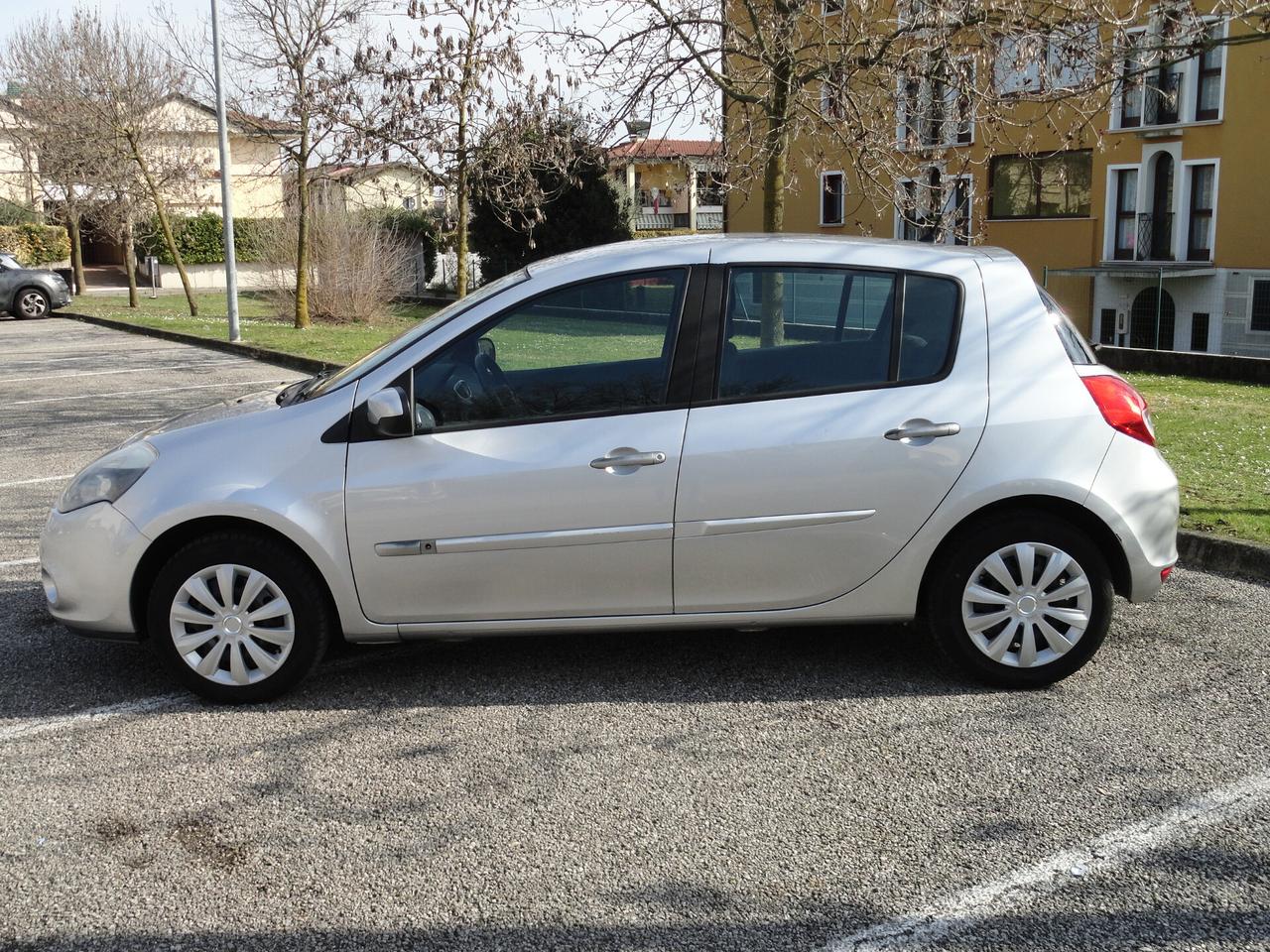 Renault Clio 1.2 16V 5 porte Dynamique