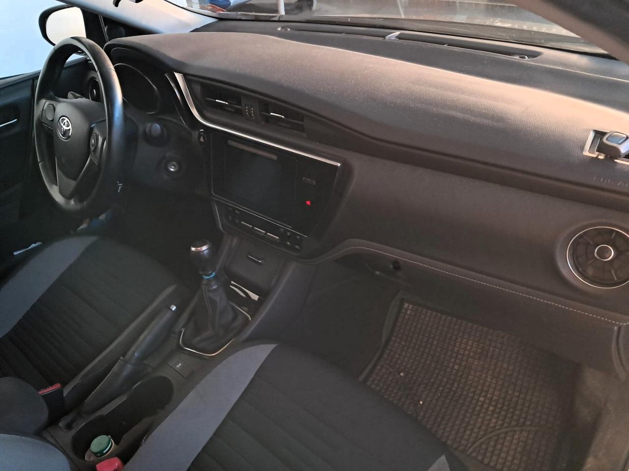 Toyota Auris 1.4 D-4D Active