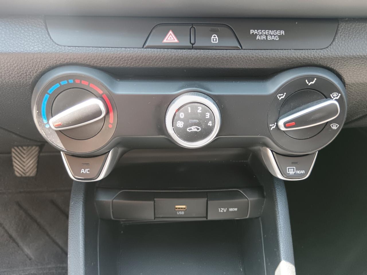 Kia Stonic 1.2 DPI 84CV RETROCAMERA CARPLAY