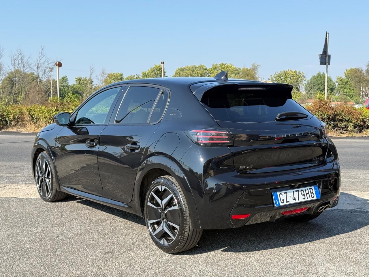 Peugeot 208 Hybrid 145 e-DCS6 GT Nero Perla