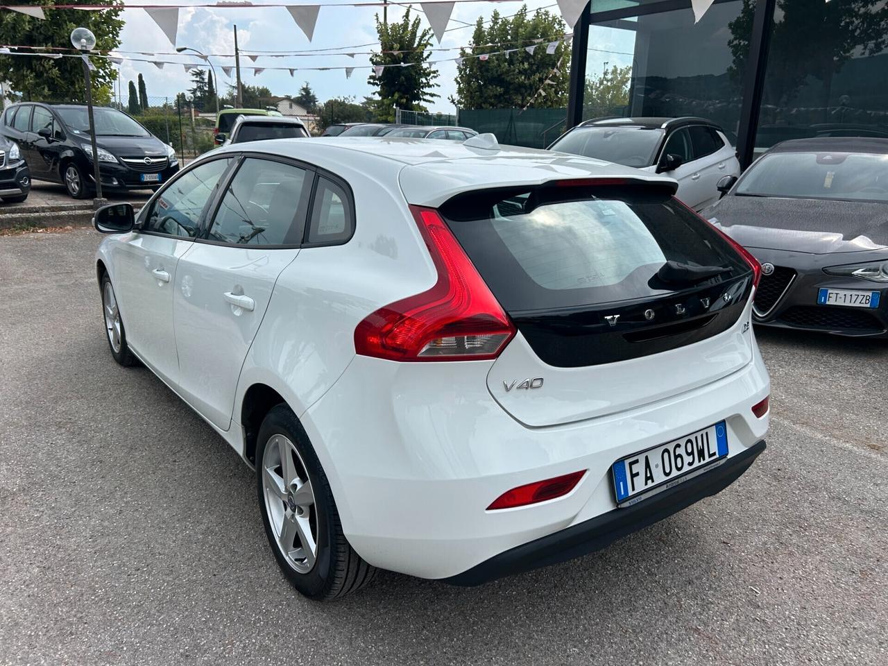 " UNA BOMBA " Volvo V40 2.0 D2 Momentum