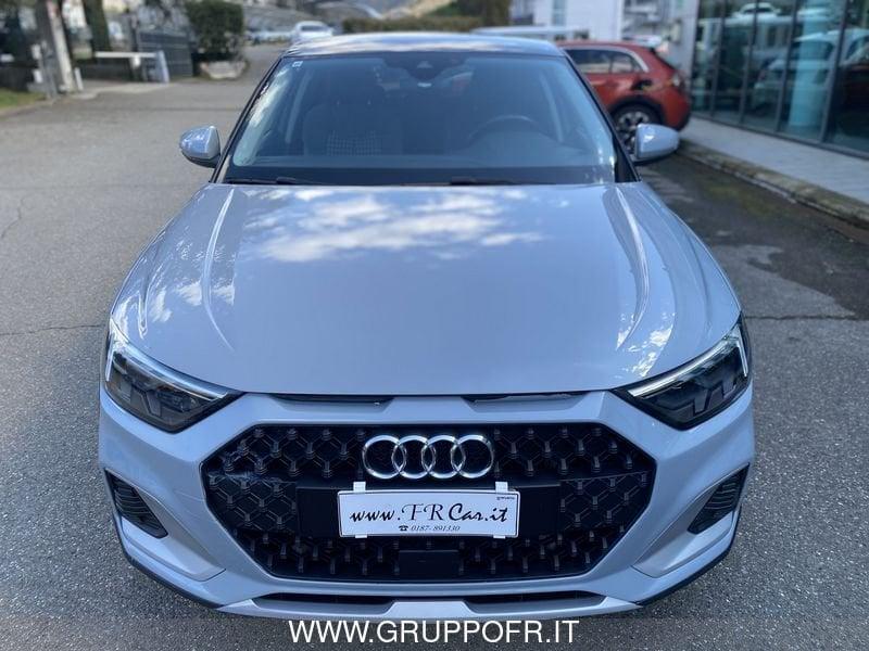 Audi A1 citycarver 30 TFSI Identity Contrast
