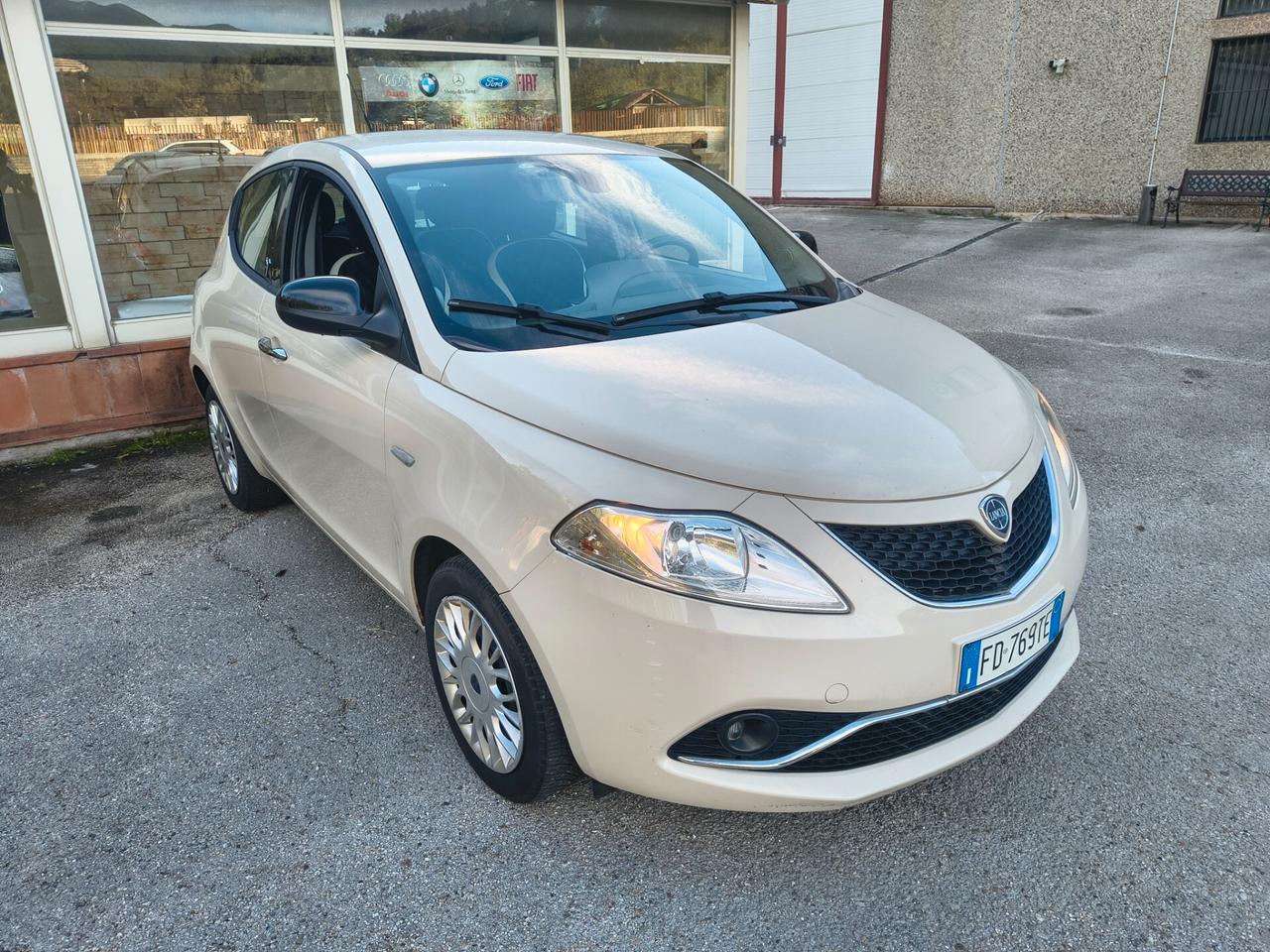 LANCIA YPSILON 1.2 69 CV 5 PORTE PLATINUM