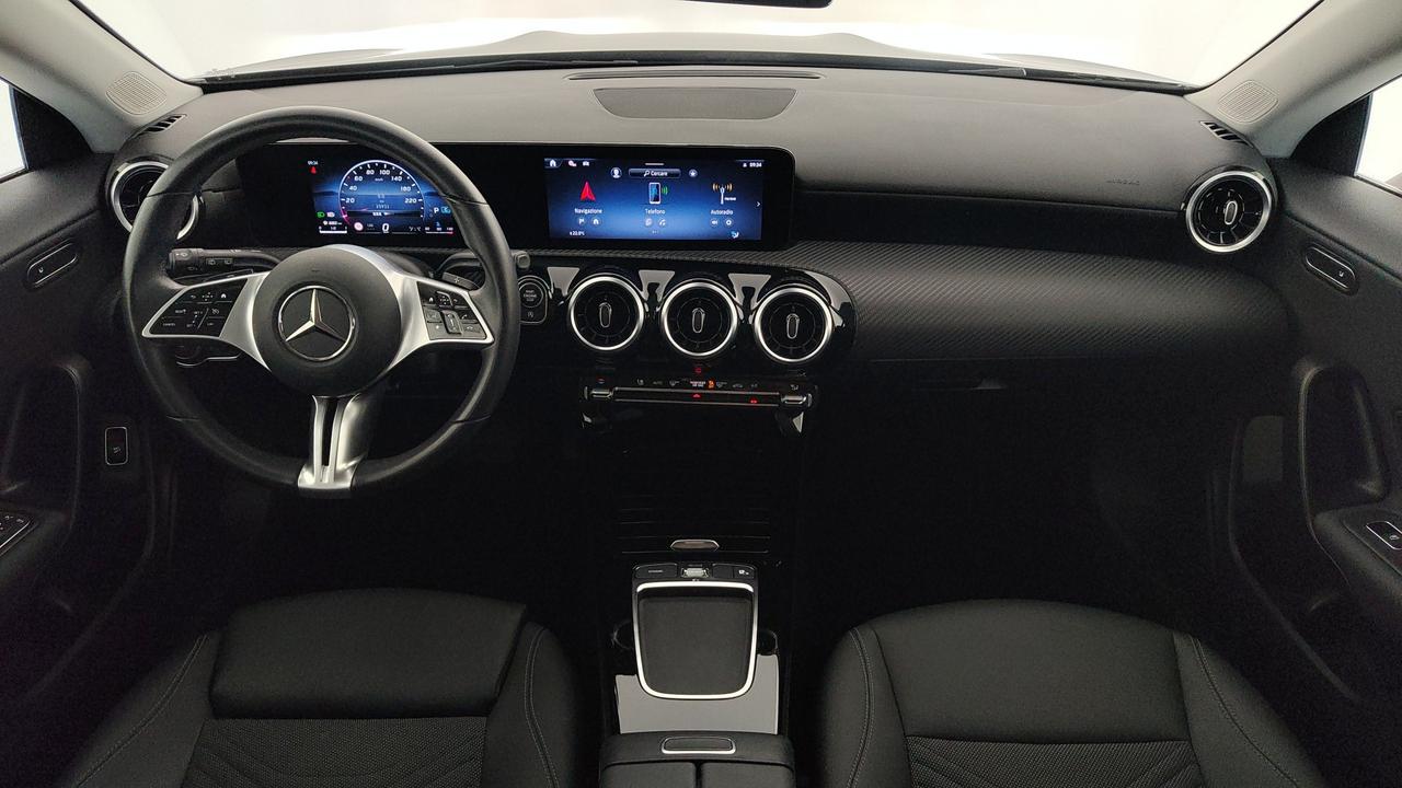 Mercedes-Benz CLA Shooting Brake 180 d Advanced auto