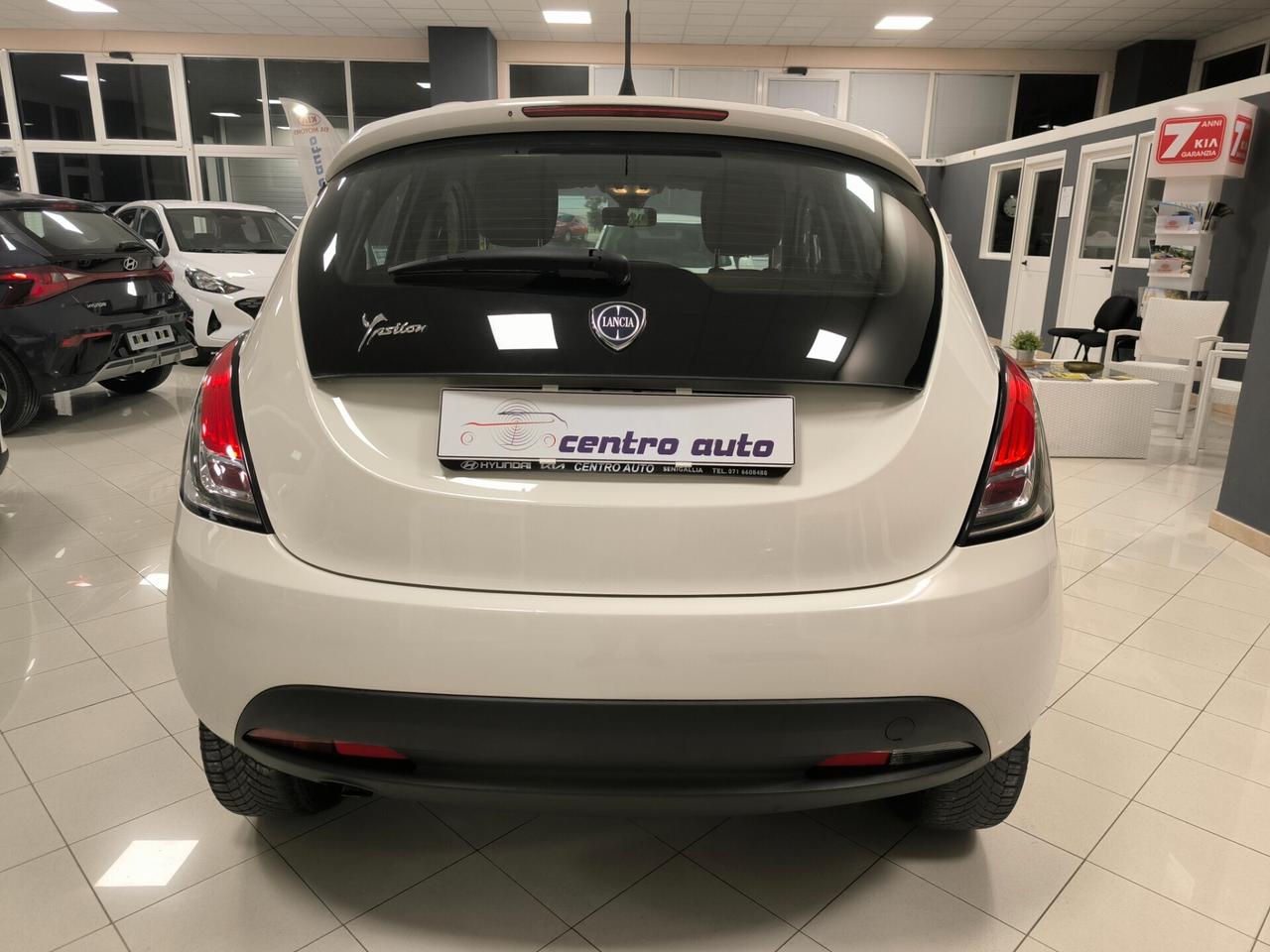 Lancia Ypsilon 0.9 TwinAir 85 CV 5 porte Metano Ecochic Silver