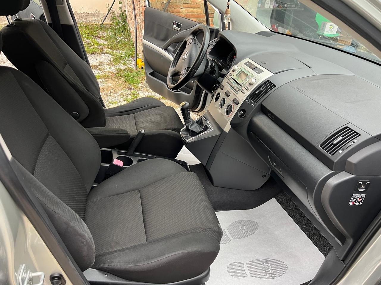 Toyota Corolla Verso 2.2 16V D-4D