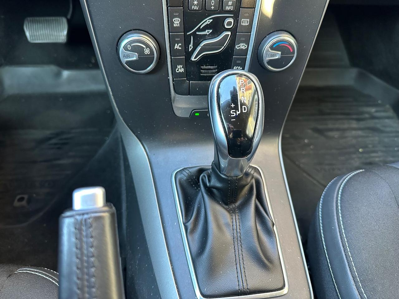 Volvo V40 D2 Momentum Geartronic #10585