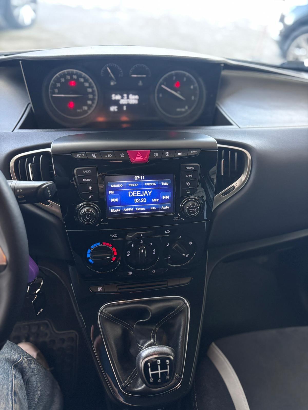 Lancia Ypsilon 1.3 MJT 16V 95 CV 5 porte S&S Platinum. Vettura Per Commercianti