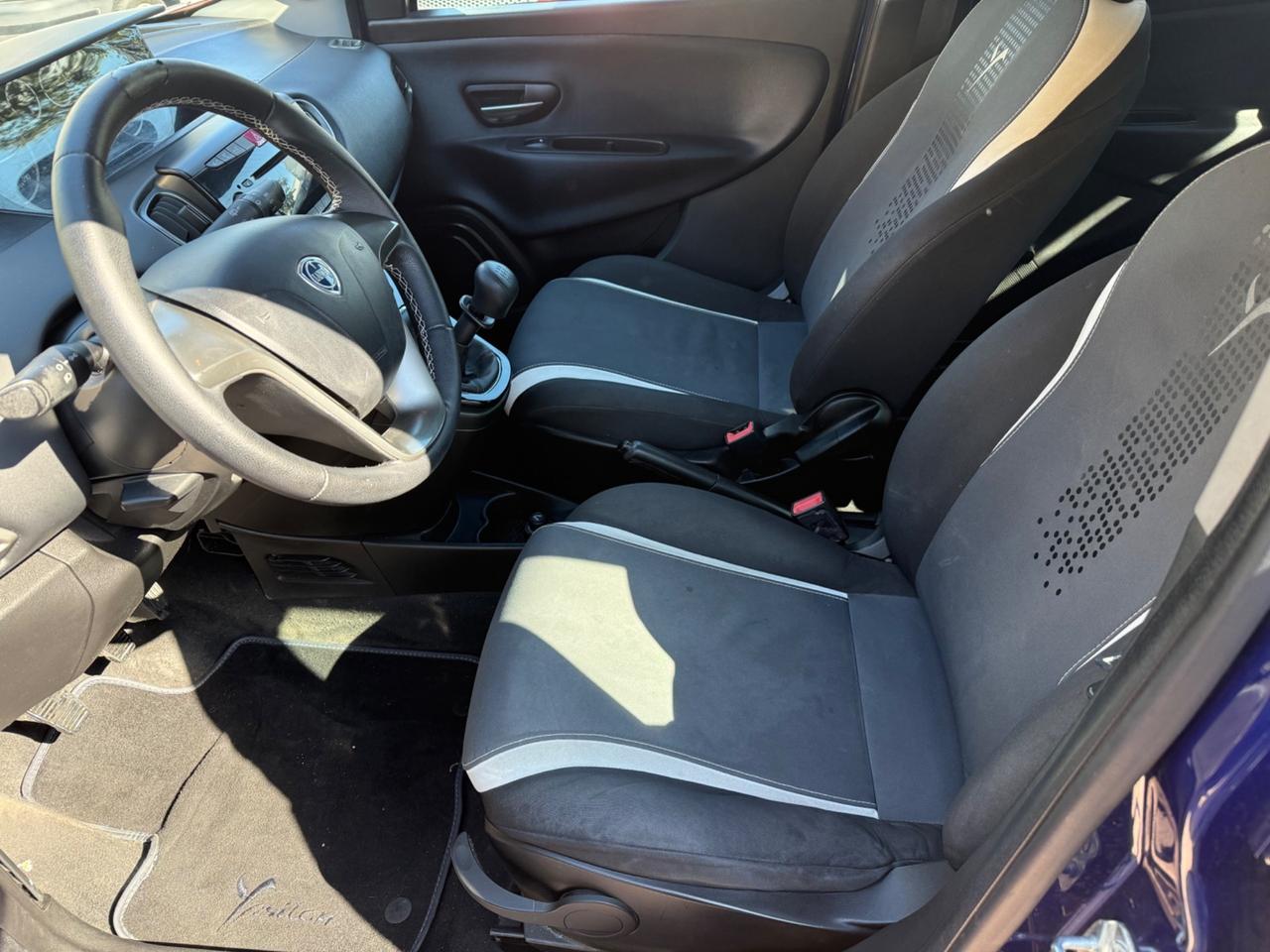 Lancia Ypsilon 0.9 TwinAir 85 CV 5 porte Metano Ecochic Silver