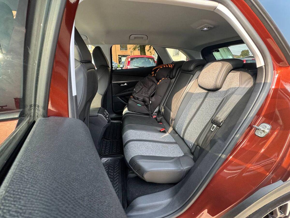 Peugeot 3008 1.2 pt t Active s&s 130cv