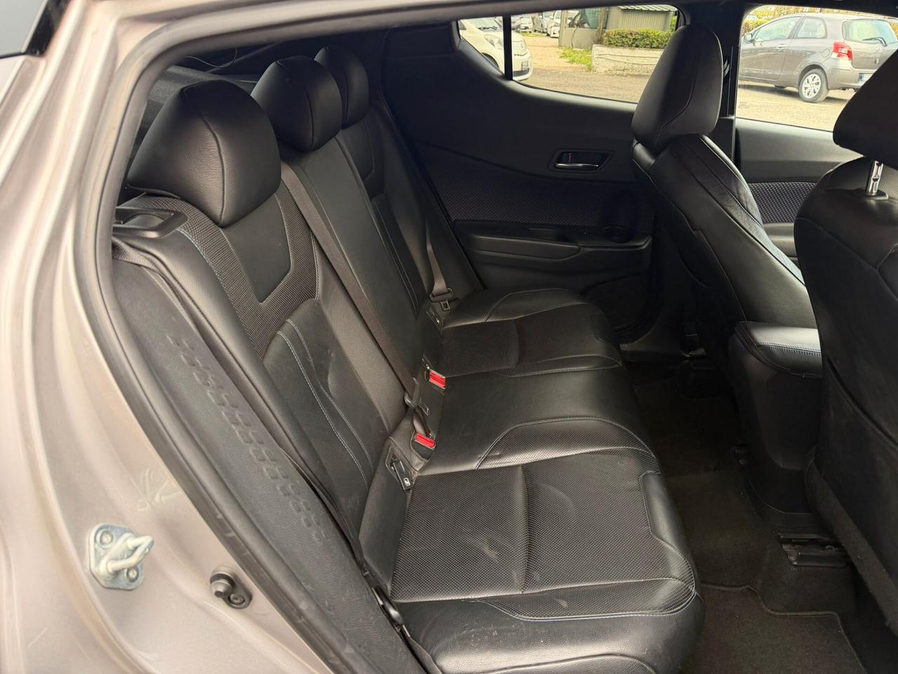 Toyota C-HR 1.8 Hybrid E-CVT Lounge