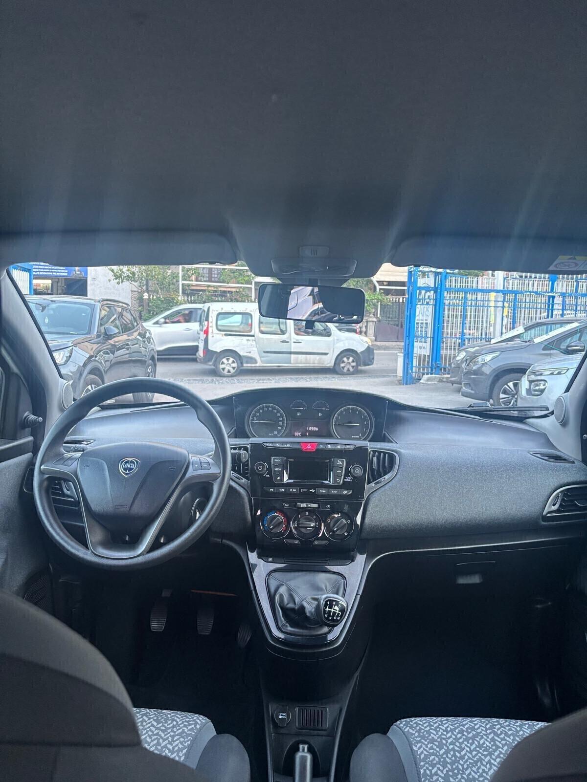 Lancia Ypsilon 1.0 FireFly 5 porte S&S Hybrid Ecochic Gold