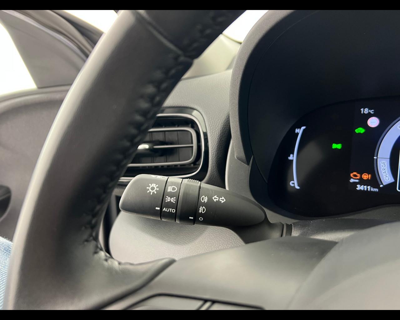 TOYOTA Yaris 1.5h Trend