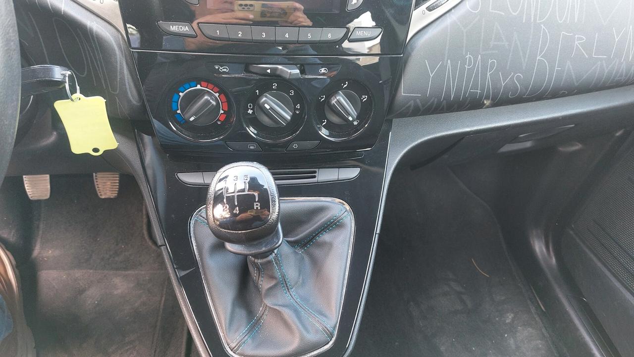 Lancia Ypsilon 1.2 69 CV 5 porte Elefantino